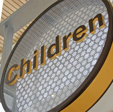 Hộp đèn hông inox sơn hấp nhiệt, mặt lọng mica trong 5mm in họa tiết mực UV, nội dung cắt Lase, gắn đèn led bên trong