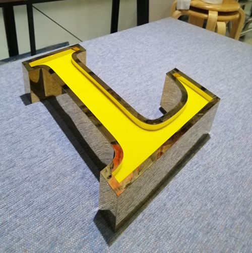 Chữ inox vàng Gold mặt lọng mica âm 10mm, gắn đèn Led bên trong