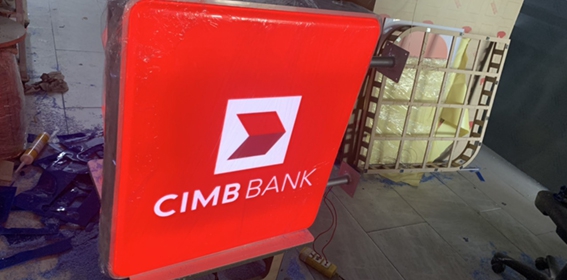 Hộp đèn biển vẫy chữ nhật, hông nhôm Profile 10mm, mặt mica hút nổi, nội dung in UV